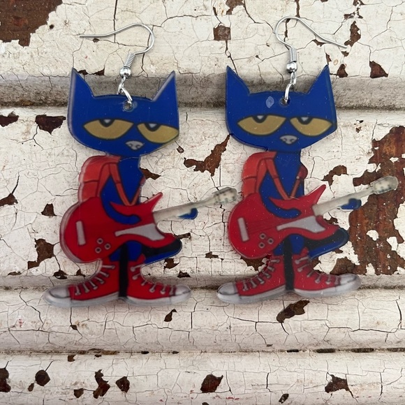 Brand new Pete the cat book inspired acrylic dangle earrings - Picture 2 of 3